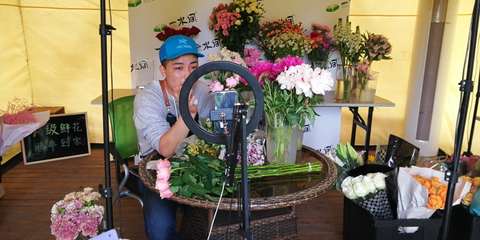 母親節捧花禮 禮品花卉市場的‘花樣經濟’為何如此紅火？